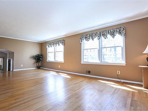 3rd image of 2 Log Cabin Cir