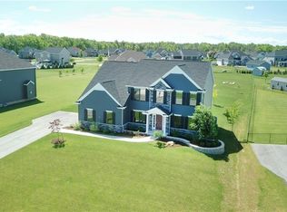 7285 Paddock Ridge Rd, North Tonawanda, NY 14120