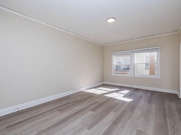 226 Athol — Photo 22