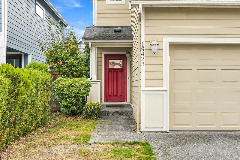 3rd image of 19423 Meridian Place W