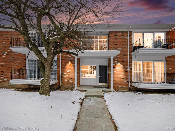 426 Fox Hills Dr N #A-5, Bloomfield Hills, MI 48304