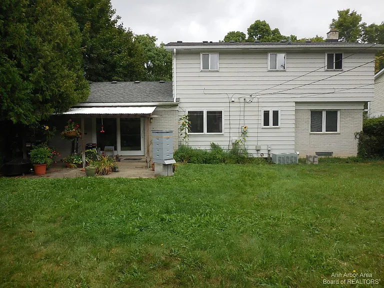3253 Lockridge Dr — Photo 16