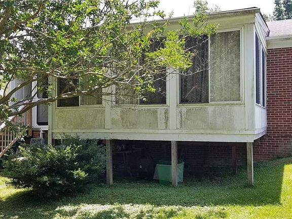 2nd image of 226 W Holly Ave