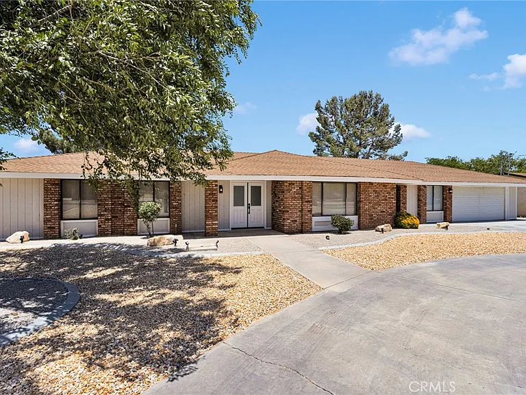 15262 El Centro St — Photo 2