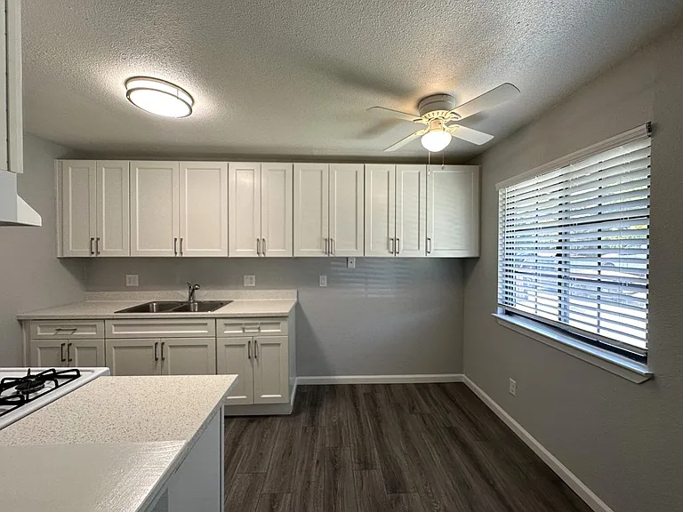 La Madera Apartments at 935 W. Swain Road — Photo 15