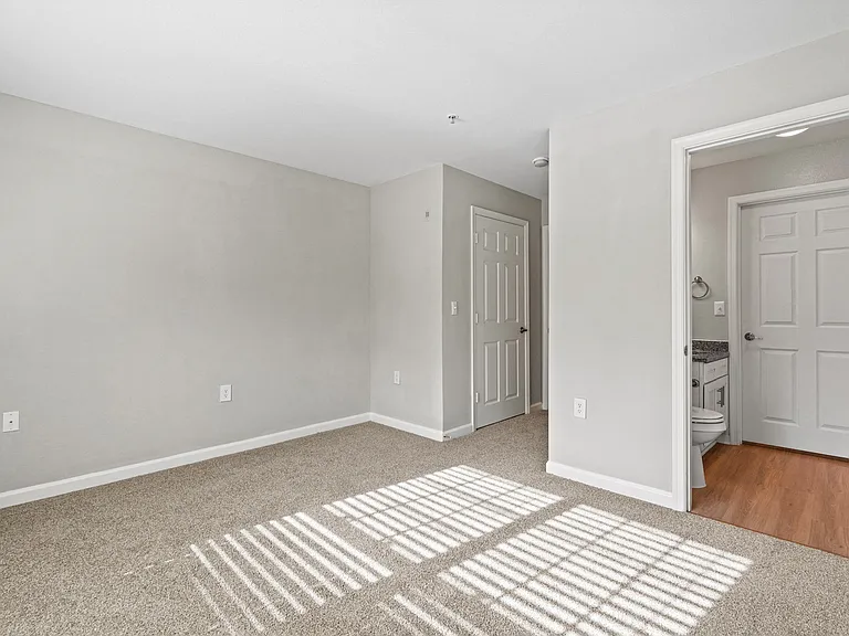 SomerHill Farms Apartments — Photo 8