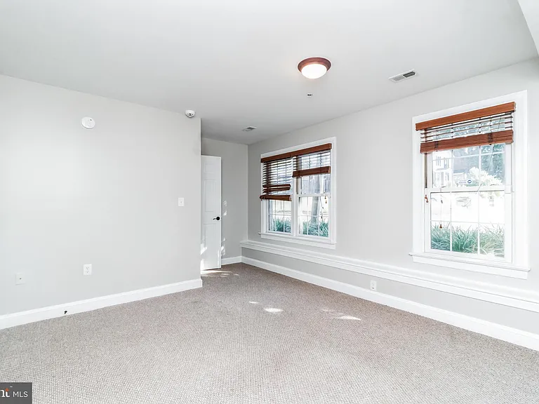 2270 S Garfield St #4 — Photo 31