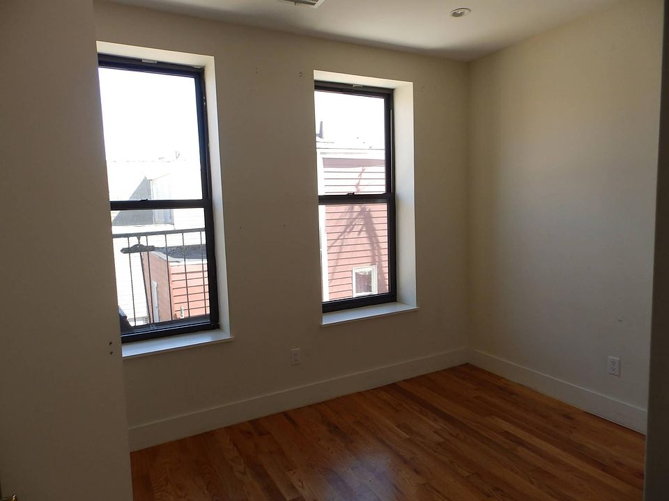 2nd image of 865 Knickerbocker Ave APT 2