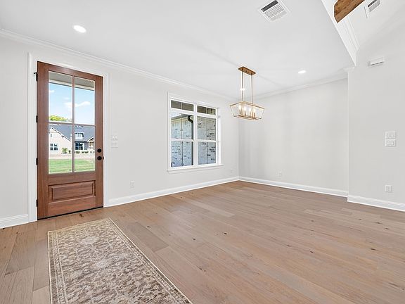 5th image of 306 Grace Ln