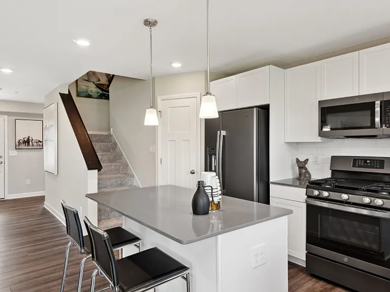 1147 Middlefield Rd — Photo 1