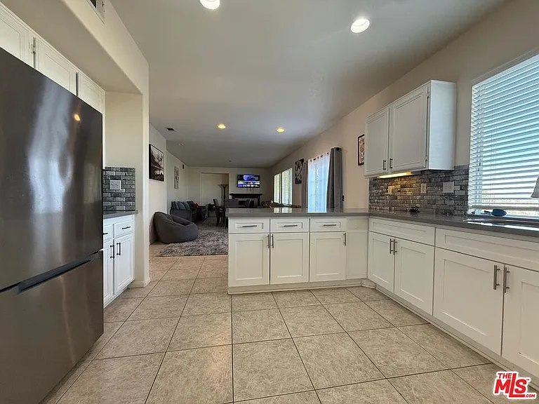 719 W Avenue Q10 — Photo 7