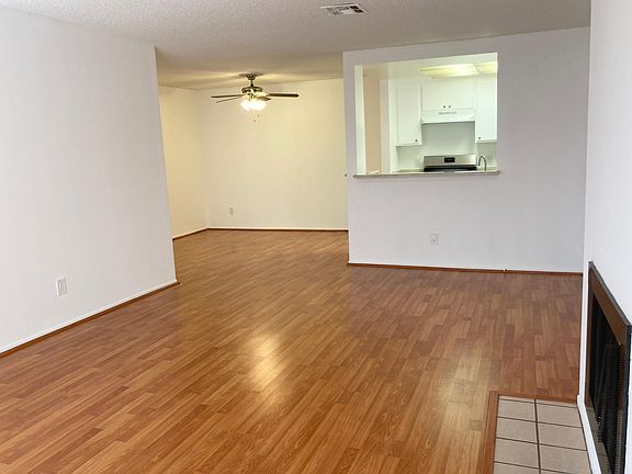 4th image of 5718 Camellia Ave #106
