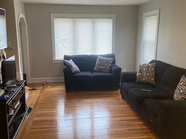 485 Admiral St — Photo 3
