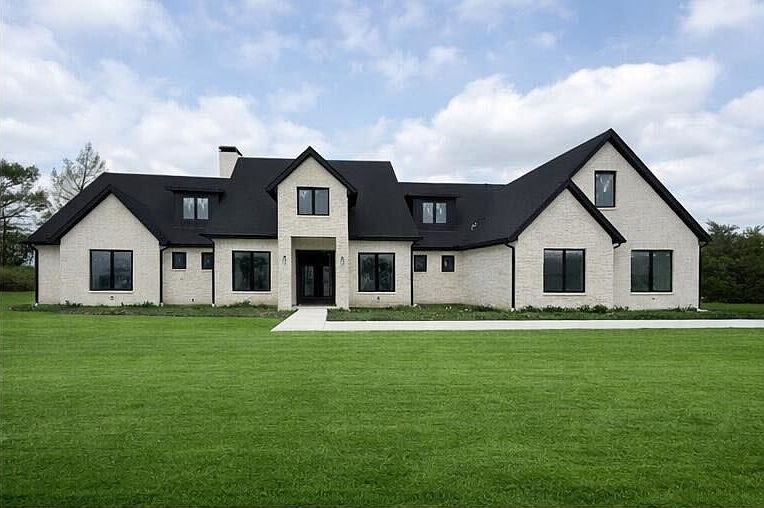 1st image of 1017 Abbey Ln
