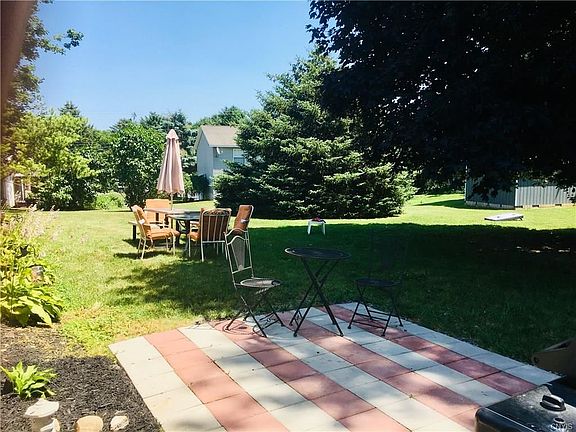 5th image of 101 Charles Dr