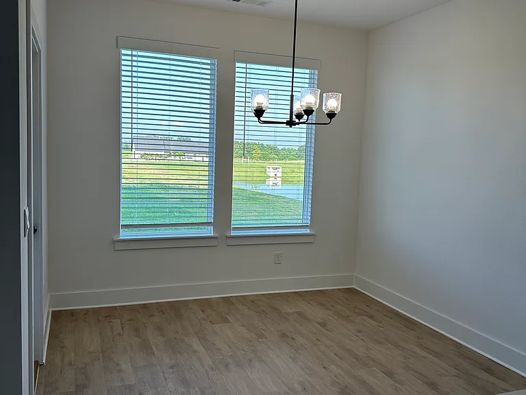 1051 Thornwood Pl — Photo 6