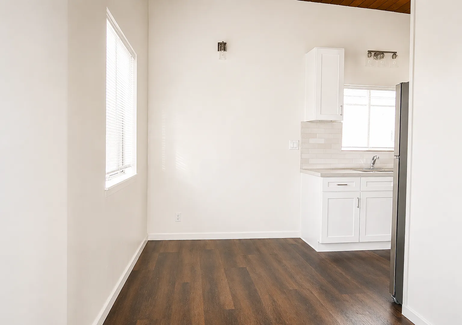 4552 Saturn St — Photo 3