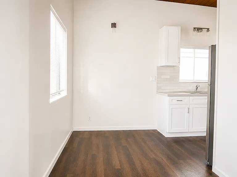 4552 Saturn St — Photo 3