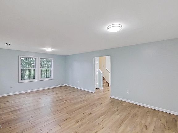 2nd image of 7 Wyckoff Mills Road