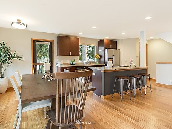 4th image of 12339 14th Ave NE #A