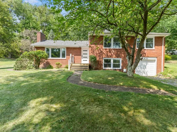 4030 Circle Dr, Allison Park, PA 15101
