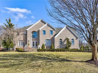 7 Kings Ct, Monroe Township, NJ