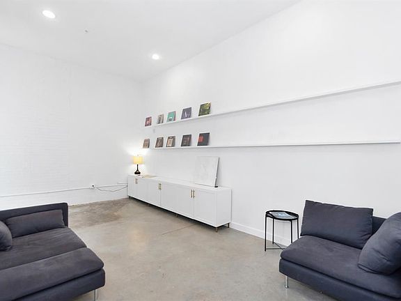 3rd image of 1312 Live Oak St APT 105