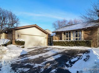 18 Briarwood Ln S, Oak Brook, IL