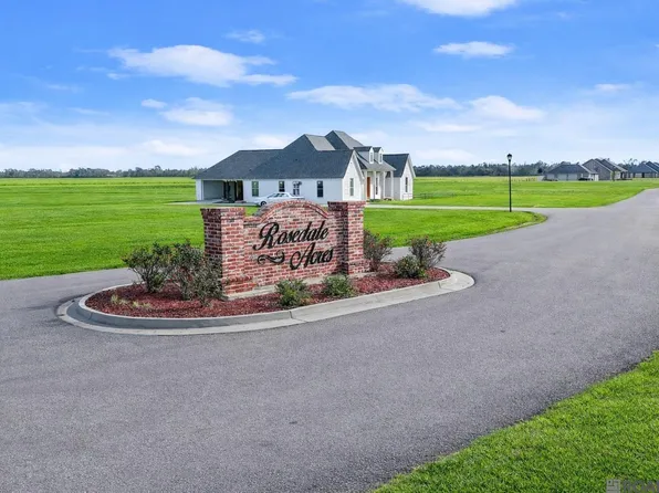 402 Harvest Ln, Port Allen, LA 70767