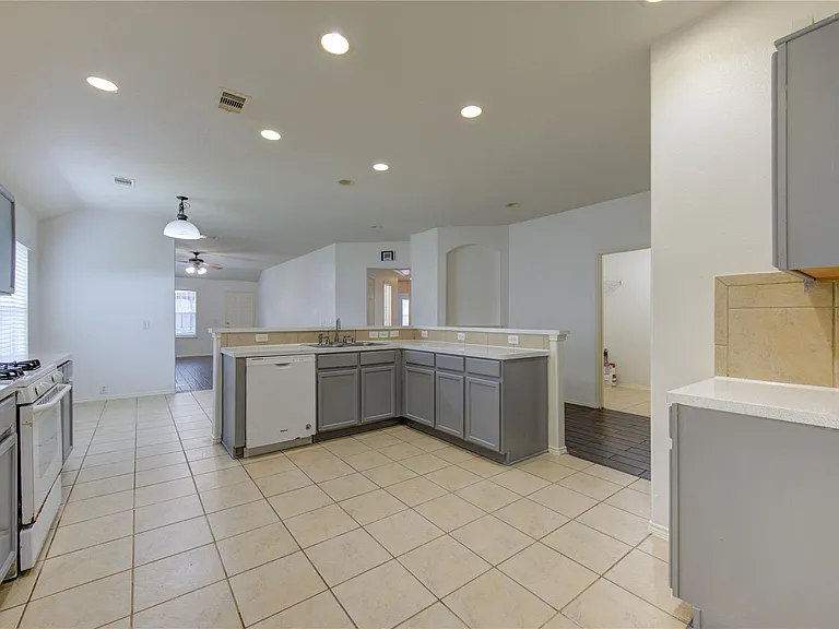14027 Coveney Dr — Photo 8