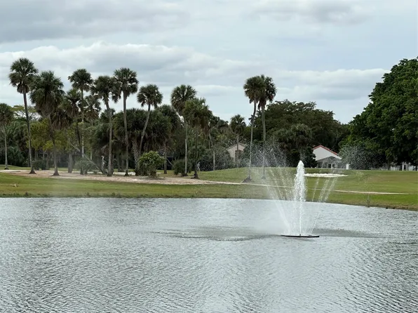 3980 Oaks Clubhouse Drive #209, Pompano Beach, FL 33069