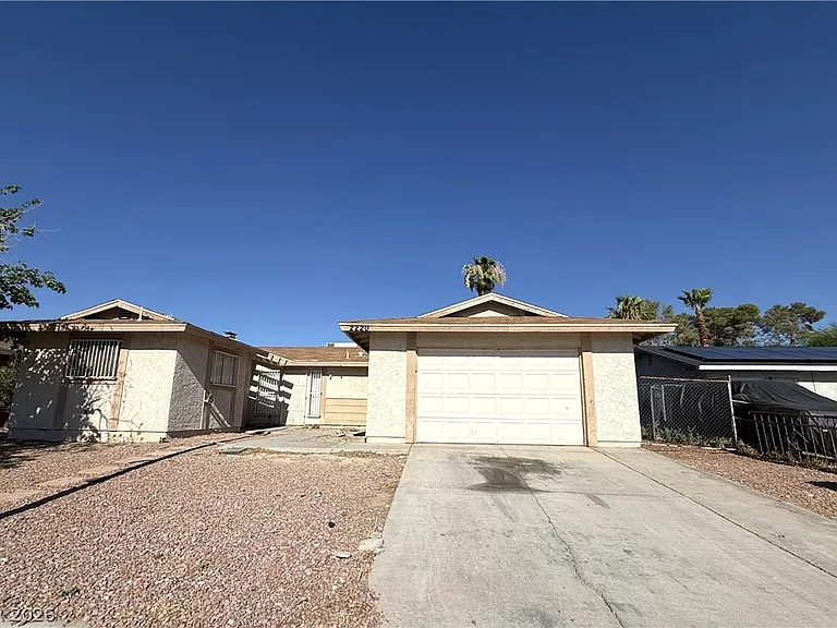 2220 La Sombra St — Photo 1
