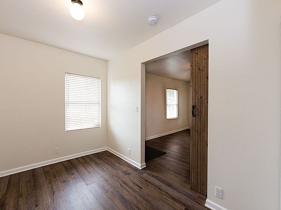 5th image of 10521 8th Ave S
