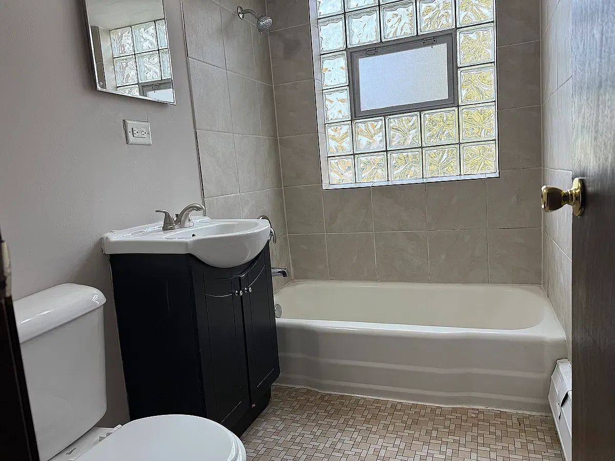 2 bed, $1,600 — Photo 3