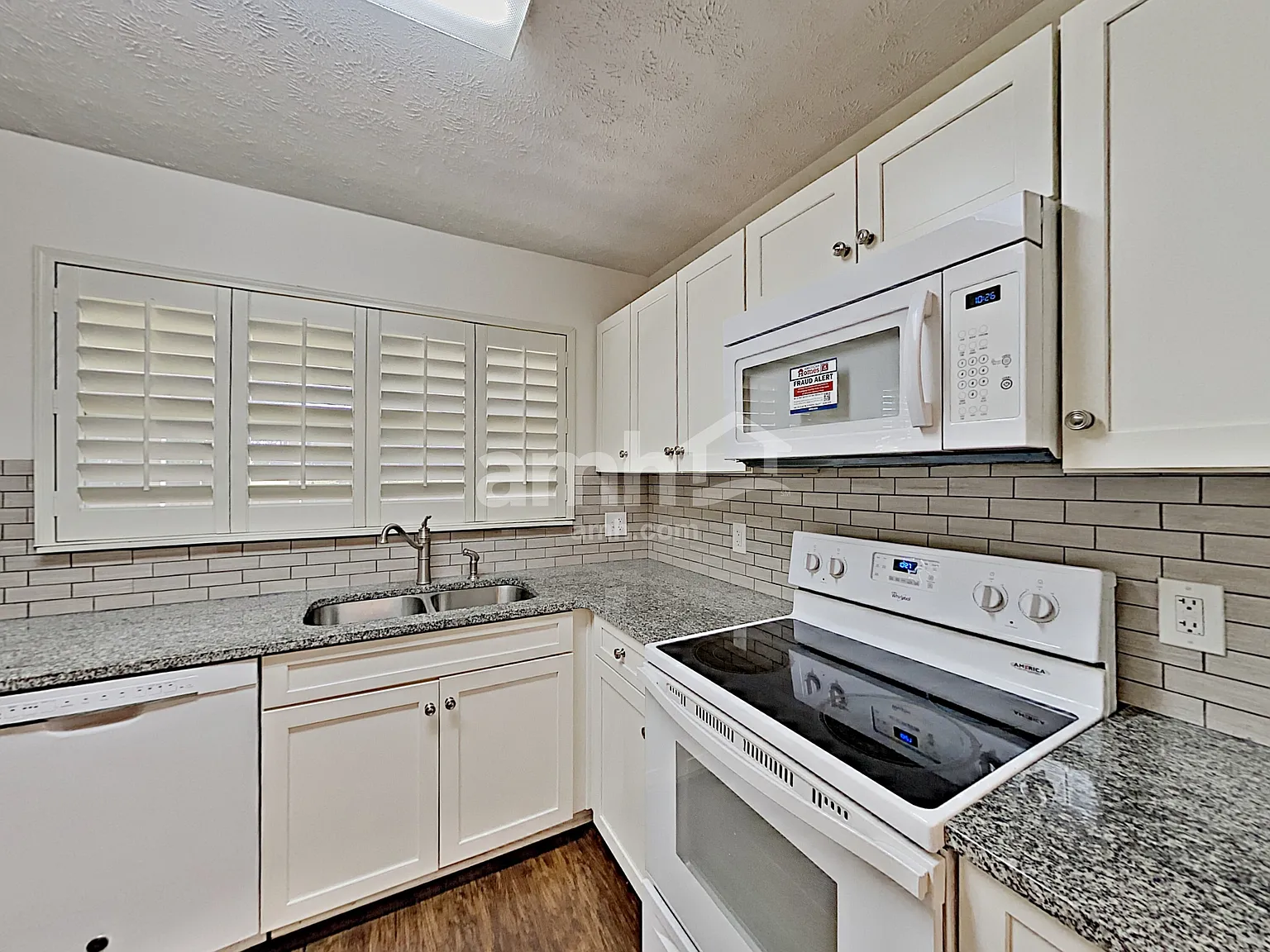 3 bed, 2.5 bath, 1464 sqft, $2,500 — Photo 3