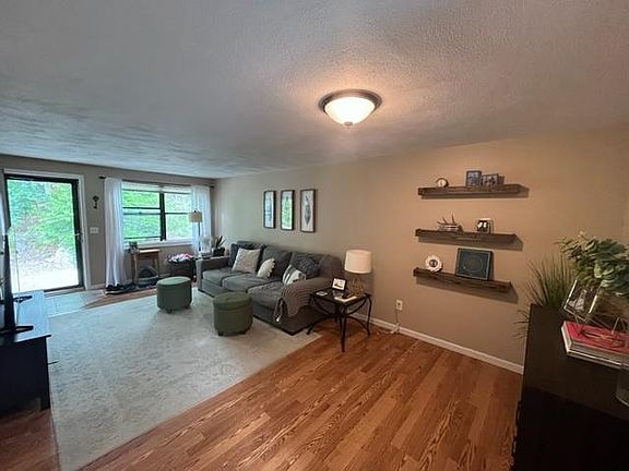 3rd image of 207 Pinewood Dr #207