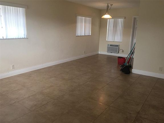 4th image of 5300 Hollywood Blvd APT 9