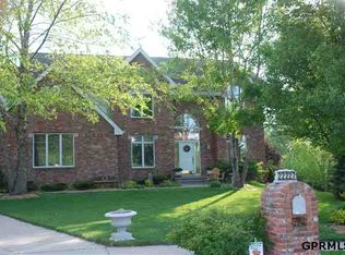 22227 Riverside Dr, Elkhorn, NE 68022