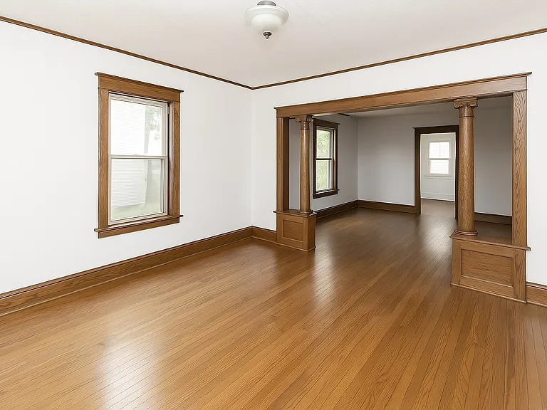 726 College St N — Photo 7