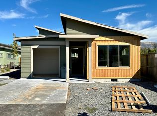 217 Gangnes Dr, Talent, OR 97540