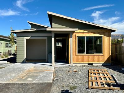 217 Gangnes Dr, Talent, OR, 97540