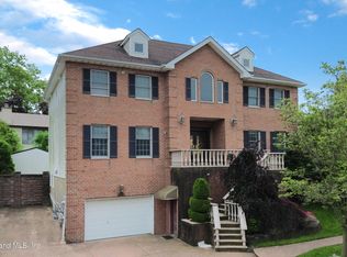 25 Aviva Ct, Staten Island, NY 10307