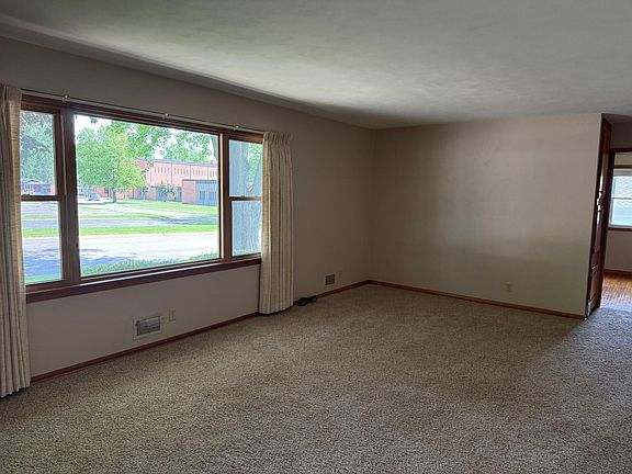 3rd image of 763 Prospect St
