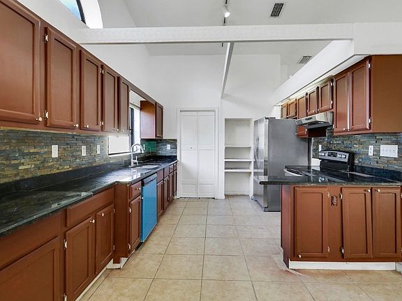 2nd image of 14616 Autumn Ave