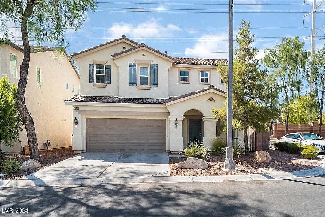 3 bed, 2.5 bath, 1390 sqft, $2,100 — Photo 1