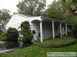 2069 Byron Rd, Merrick, NY 11566