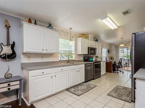3rd image of 256 Pelican Dr N