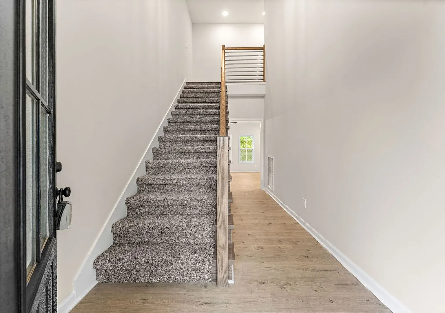 Gorgeous 3 Bedroom Pet Friendly Home For Rent in Sango Area! — Photo 4