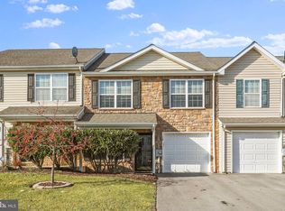 16 Fuzzy Tail Dr, Ranson, WV 25438