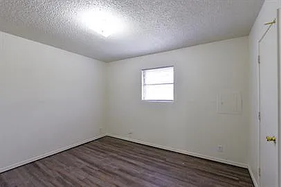 805 W Hastings Ave — Photo 4